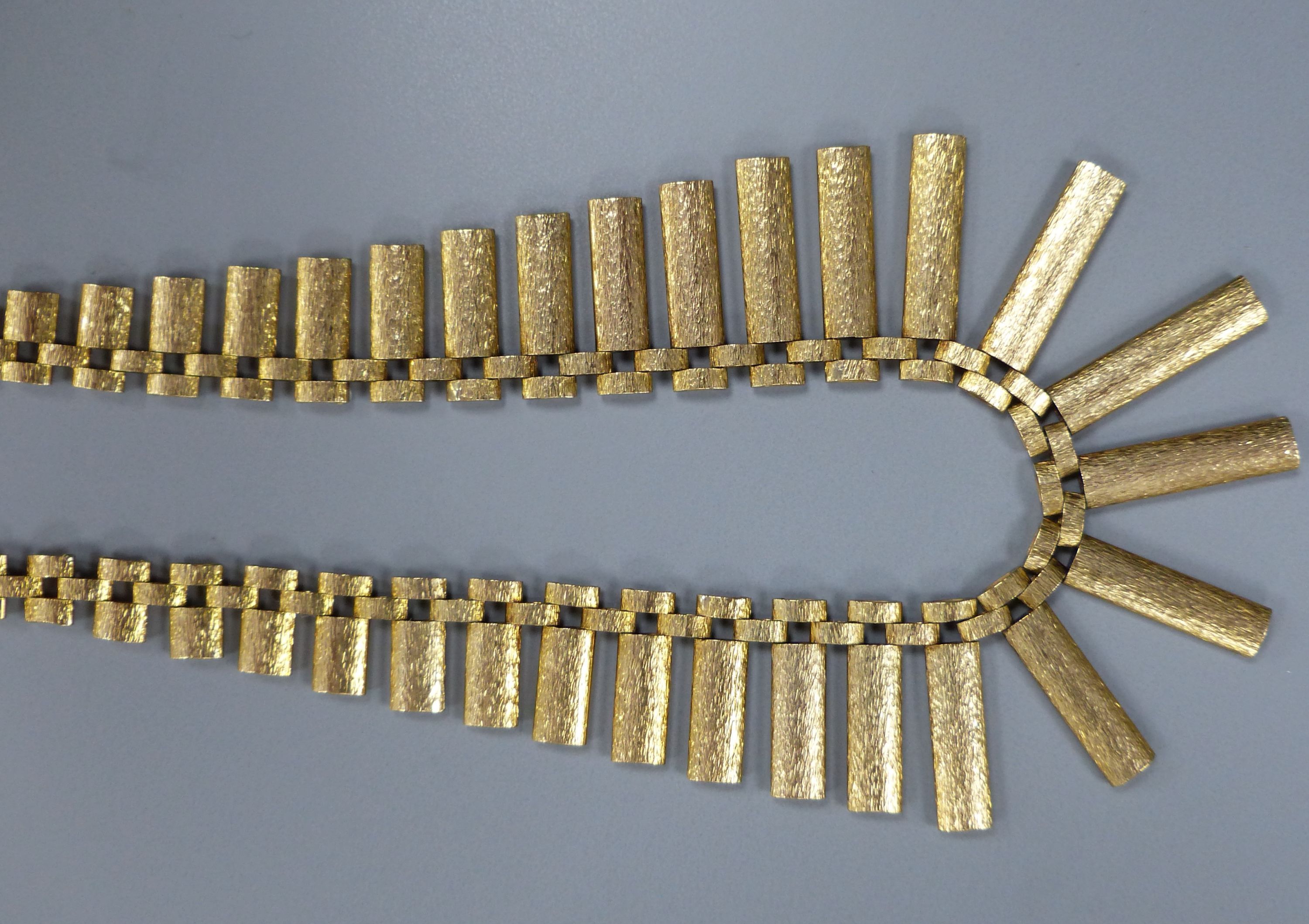A modern 9ct gold fringe necklace, 42cm,